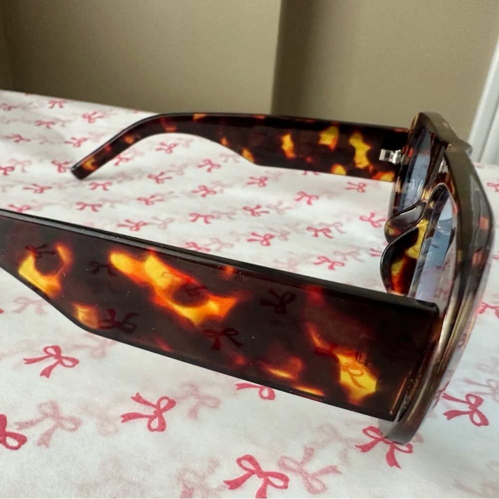 Affordable Fashion Finds Tortoiseshell Frame Sunglasses with Blue Lenses - Picture 3 of 5